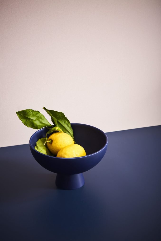 A bowl of lemons