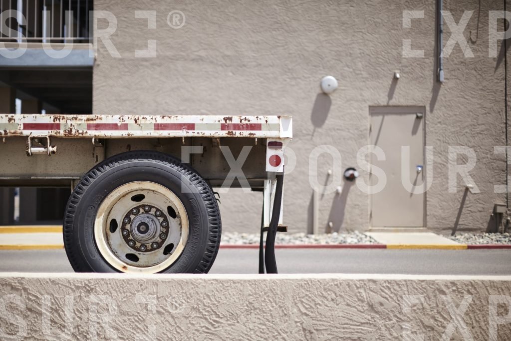 Arizona, flatbed truck and apartments