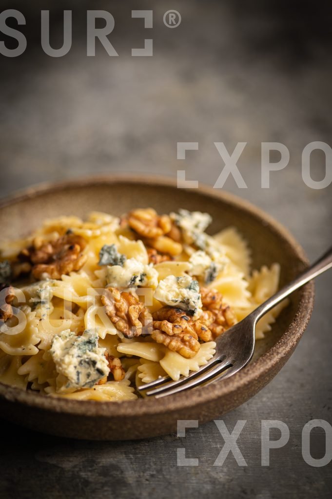 Blue cheese pasta with walnuts