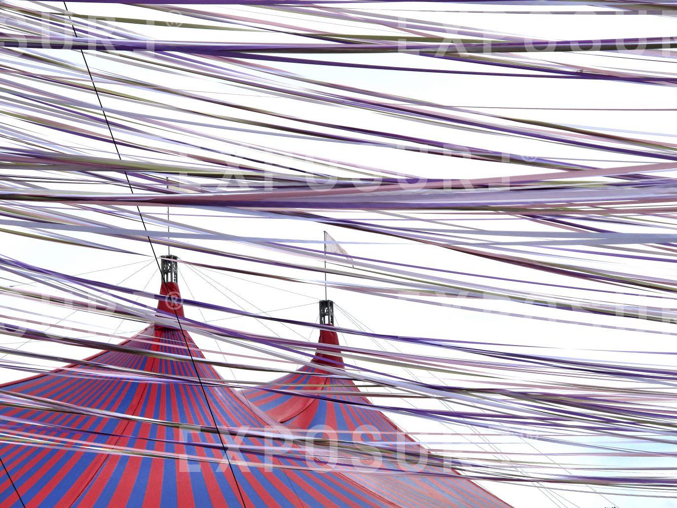 Big top streamers
