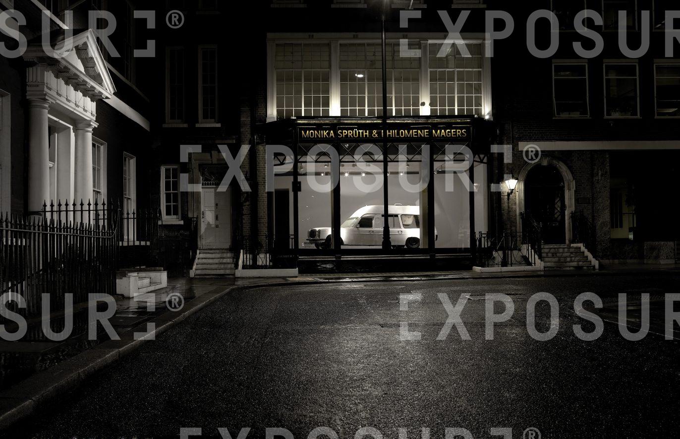 London Night Art Gallery