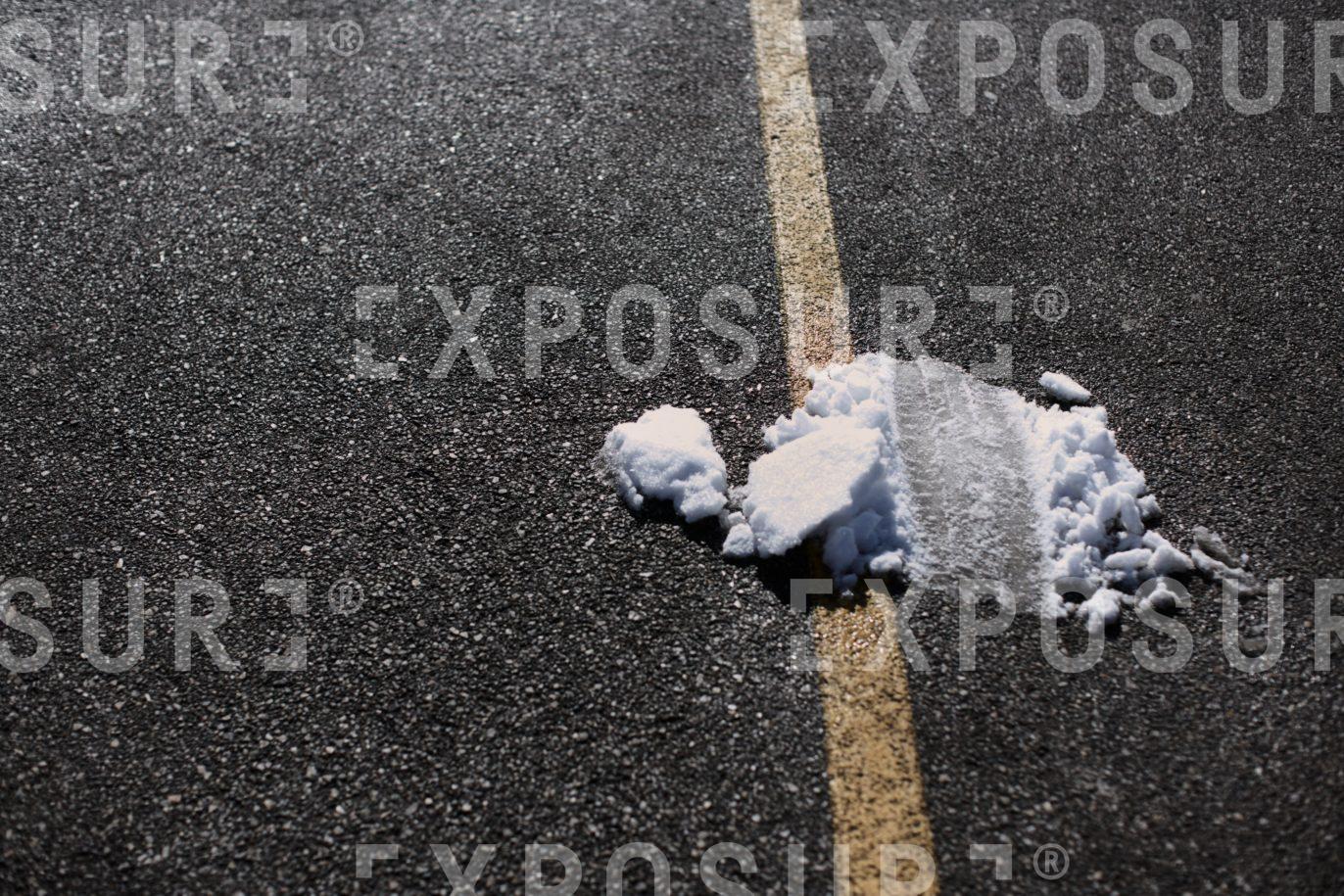 Snow deposit, yellow line, Midwest